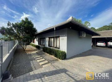 81fcc4e25f5f45a8dfb6baf55cc93487622e7acc · Casa Plana em Rua Sem Saída – Privacidade e Conforto