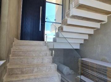 56b0ebfaf0402258e2f30bc46eeabfd7661cc79e · Casa de Alto Padrão com 4 suítes/espaço gourmet/piscina/4 vagas, e clube com lazer completo