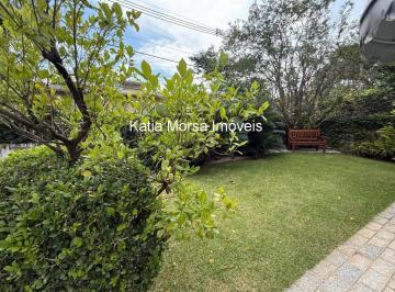 Jardim da frente da casa · Casa para Locação de Alto Padrão em Alto de Pinheiros, São Paulo-SP: 4 Quartos, 2 Suítes, 3 Salas, 6