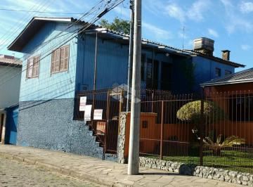 Casa · 100m² · 4 Quartos · Casa mista com patio