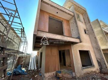 Casa · 132m² · 3 Quartos · Sobrado com Terraço Novo