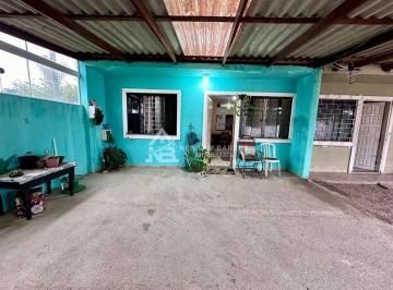 Casa · 52m² · 2 Quartos · 2 Vagas · Casa com 2 quartos, a 900 metros da prefeitura.