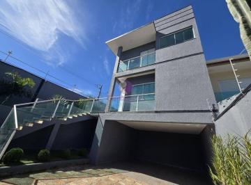 Casa · 145m² · 3 Quartos · 4 Vagas · Sobrado à Venda na Vila São Sebastião – Mogi das Cruzes/SP