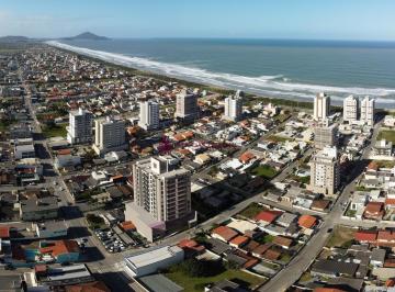 Prédio quadra mar · Apartamento 3 dormitórios sendo 1 suíte - Ilha do Campeche, Centro - Navegantes.