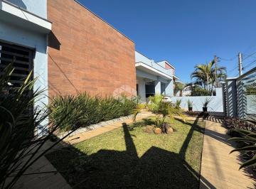 Casa · 197m² · 3 Quartos · 2 Vagas · .