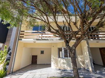 Casa · 160m² · 3 Quartos · 2 Vagas · Sobrado em condomínio fechado com 03 quartos em Ca