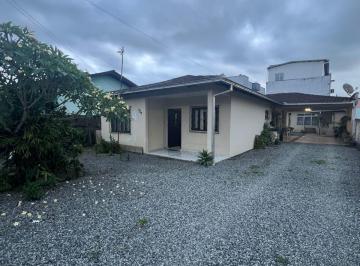 Foto 01 · Casa com 3 Quartos, 1 Suíte e 2 Vagas de Garagem à Venda em Joinville-SC, Morro do Meio
