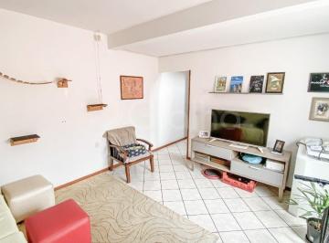 4 · Casa de 253m² com 8 quartos na Trindade