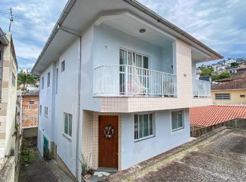 2 · Casa de 253m² com 8 quartos na Trindade