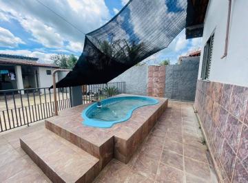 Casa · 260m² · 2 Quartos · 2 Vagas · Seu Novo Lar: Casa com 2 Quartos em Lote de 360m² no Bom Jardim