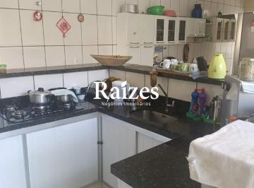 Casa · 253m² · 3 Quartos · 4 Vagas · Casa com 3/4 sendo 1 suíte com 4 Vagas em Cidade Jardim, Uberlândia