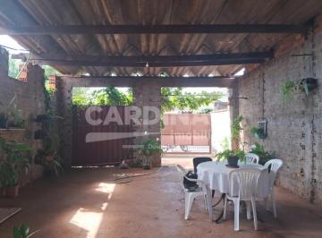 Casa · 225m² · 2 Quartos · 2 Vagas · Casa com salão comercial na frente, com boa localização.