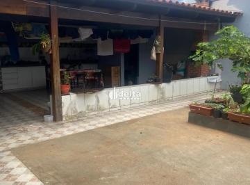 Casa · 250m² · 3 Quartos · 3 Vagas · Casa residencial com 3 quartos sendo 1 suíte disponível para venda no bairro Minas Gerais em Uberlân