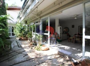 Casa · 579m² · 6 Quartos · 3 Vagas · Conforto e sofisticação. 6 quartos, 3 vagas.