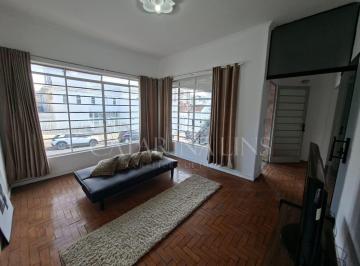 Casa · 198m² · 3 Quartos · 1 Vaga · Casa Comercial com Estilo Modernista no Coração da Cidade!