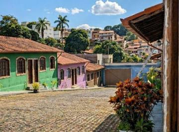 dfu87e2ytbkn2jjyjdmytg3_md · CASA COM 02 QUARTOS - EM CONDOMÍNIO - BAIRRO RIO BRANCO