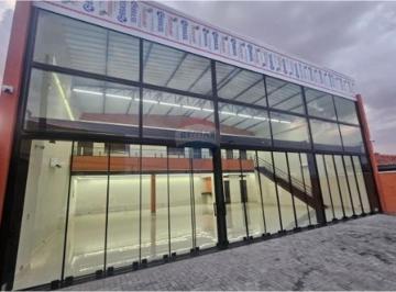 Comercial · 240m² · 5 Vagas · RE/MAX Aluga Galpão Comercial Jardim Nova Europa Campinas/SP R$ 12.000,00