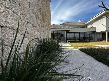 Casa · 700m² · 5 Quartos · 6 Vagas · Casa de Alto Padrão à venda, com 5 quartos, vista e total integração, no Condomínio Fazenda Vila Rea