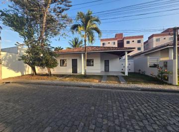 Casa de 4 quartos, Feira de Santana · Alugo excelente casa Ampla de 4/4 sendo 2 suítes bairro SIM