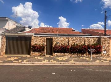 Casa de 3 quartos, Americana · Casa antiga de alto padrão.