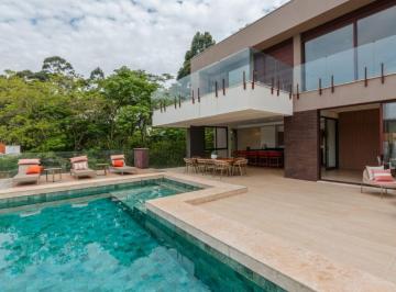 Casa de 4 quartos, Santana de Parnaíba · Casa à venda com 4 suítes Totalmente mobiliado no Tamboré 11