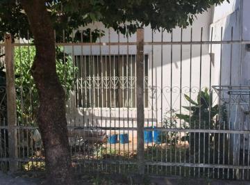 Casa · 244m² · 3 Quartos · 4 Vagas · CASA COM AMPLO TERRENO À VENDA NO BAIRRO ÁGUA DAS FLORES, EM JUNDIAÍ!