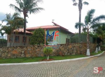 Casa · 650m² · 3 Quartos · Excelente casa em cond. fechado em Piracaia/SP, com 650 m² a.u., 3 dormitórios (3 suítes), sala, lar