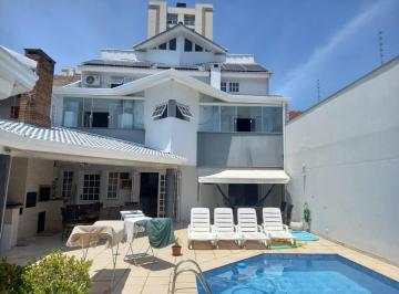 Casa · 428m² · 5 Quartos · 3 Vagas · Vende-se sobrado com 5 quartos (3 suítes), 428m² e 3 vagas – Alto Petrópolis