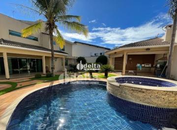 Casa · 367m² · 4 Quartos · 4 Vagas · Casa com 4 quartos sendo 4 suíte, disponível para locação e Venda no bairro Jardim Karaíba em Uberl