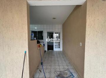 Casa · 240m² · 3 Quartos · 3 Vagas · Casa residencial com 3 quartos disponível para Venda no Bairro Planalto em Uberlândia - MG.
