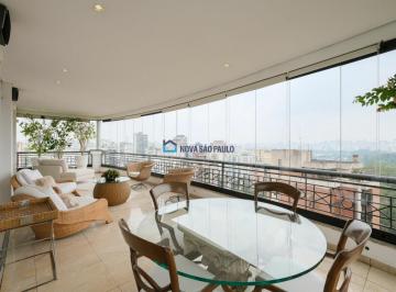 Apartamento · 700m² · 4 Quartos · 8 Vagas · Cobertura à venda na Vila Nova Conceição com 4 dormitórios, todos com suítes privativas