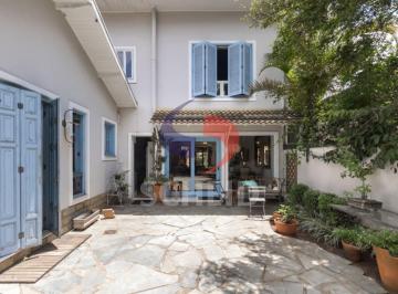Casa · 300m² · 4 Quartos · 4 Vagas · Casa à Venda em Moema com 300m², 4 dormitórios, 3 suítes, 4 vagas.
