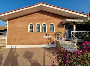 6a5622933561bcd5ddd7982aa4f95e7906be0c23 · Casa com 3 dormitórios à venda, 180 m² por R$ 1.475.000 - Arujá Country Club - Arujá/SP