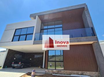 b327f3fc3e0aa0dff79827dd39bf80dbc0817702 · Casa de Alto Padrão com 4 suítes/piscina/4 vagas e clube com lazer completo