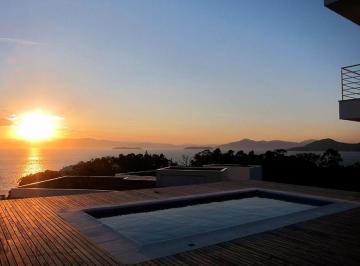 43a8a020b5d9d05ee0847782479f684f73dc9642 · Casa em condomínio Fechado para Alugar em Florianópolis/SC! Piscina, Vista Mar, 4 suítes e 5 vagas -
