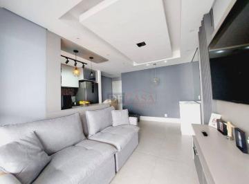 8847ebbb441b097e49ba88e28afc2d8f32661136 · Apartamento com Varanda Gourmet, Vista Livre, 2 Dormitórios (1 Suíte). Rico em Armários. Próximo ao