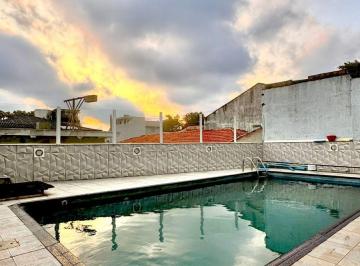 Casa · 283m² · 4 Quartos · 3 Vagas · Sobrado para venda em Planalto com 4 quartos, sendo 2 suítes, 283m²