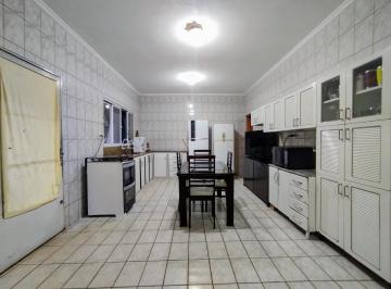 Casa · 193m² · 3 Quartos · 4 Vagas · Casa tipo para venda em Antônio Marincek com 3 quartos, sendo 1 suíte, 193m²