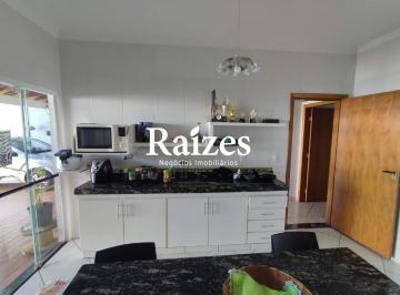 Casa · 174m² · 3 Quartos · 4 Vagas · Casa com 3/4 sendo 1 suíte no Cidade Jardim