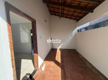 Casa · 100m² · 3 Quartos · 2 Vagas · Casa residencial com 3 quartos sendo 1 suíte disponível para locação no bairro Cidade Jardim em Uber