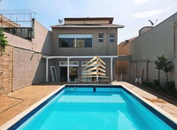3b10b625794857ec61961e586e1419a6889a9cdd · Vendo sobrado com piscina em terreno de 500m² na Vila Galvão