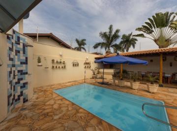 Casa · 400m² · 3 Quartos · 4 Vagas · Casa tipo para venda em Nova Jaboticabal com 3 quartos, sendo 1 suíte, 400m²