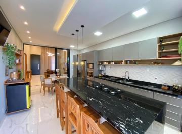 Casa · 155m² · 3 Quartos · 4 Vagas · Casa no condomínio Vivendas da Mata - Portal Aroeira para venda com 3 quartos, sendo 1 suíte, 155m²
