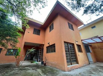 Casa · 260m² · 4 Quartos · 2 Vagas · Casa em condomínio para venda e locação com 4 quartos, sendo 2 suítes, 260m²