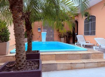 gtqf3p42otjinwmxzjbhm2m4_md · A Casa Perfeita - Vila Caiçara! Isolada, Piscina, Espaço Gourmet e 3 Dormitórios
