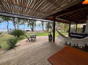 4f44c503d670892672c9cb510e424e8e1c1915f4 · Pé na Areia em Camburi: Casa Exclusiva Frente ao Mar com 4 Dormitórios e Espaço Gourmet