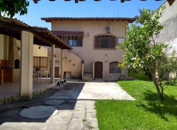 Casa de 4 quartos, Araruama · Casa ao lado do Centro de Araruama perto de tudo área d lazer RGI carta de crédito FGTS como entrada