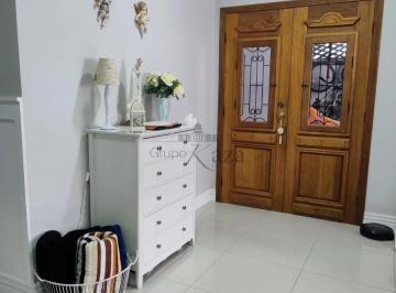 Casa · 250m² · 3 Quartos · 2 Vagas · Oportunidade - Casa - Bosque dos Eucaliptos - 3 Dormitórios - 180m².