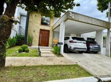 Foto 01 · Casa de luxo em condomínio, 3 quartos e 1 suíte, na cidade de Taubaté-SP, bairro Piracangaguá, 168m²