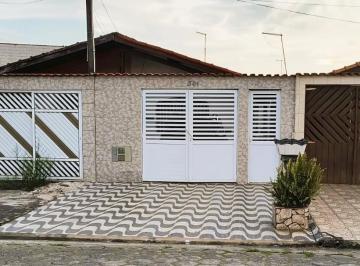 Fachada  · Casa Bem Localizada - Conforto e Praticidade em um Só Lugar!